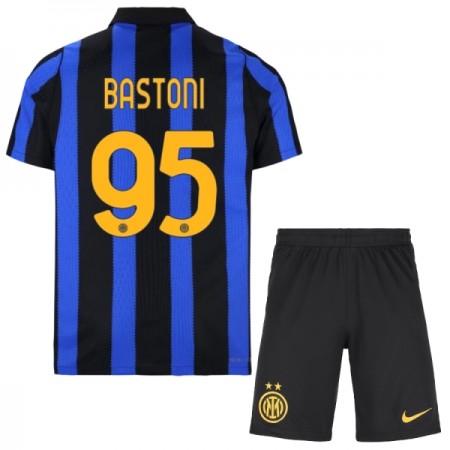 Inter Mediolan Bastoni 95 Dziecięca Główna Koszulki Piłkarskie 2026-27 Krótki Rękaw (+ Krótkie spodenki) Inter Mediolan Bastoni 95 Dziecięca Główna Koszulki Piłkarskie 2026-27 Krótki Rękaw (+ Krótkie spodenki)
