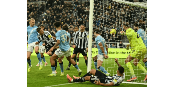 Kontrowersyjna decyzja sędziego kończy serię czterech zwycięstw Manchesteru City Kontrowersyjna decyzja sędziego kończy serię czterech zwycięstw Manchesteru City