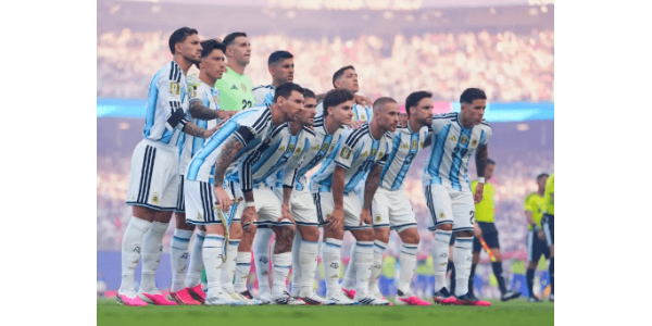 Messi ponownie zapisuje się w historii Mistrzostw Świata, Argentyna awansuje do półfinału Messi ponownie zapisuje się w historii Mistrzostw Świata, Argentyna awansuje do półfinału