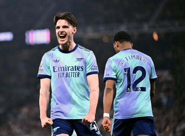 Arsenal remisuje z Manchesterem United, rozbijając ich marzenia o tytule