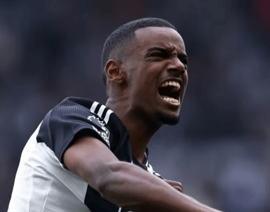 Oferta Liverpoolu za Isaaca w wysokości 120 milionów funtów! Rekord transferowy Premier League bliski pobicia