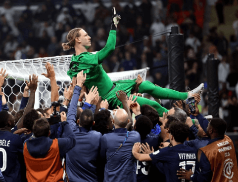 Wspaniały rok 2025: Paris Saint-Germain osiąga szczyt światowej piłki nożnej