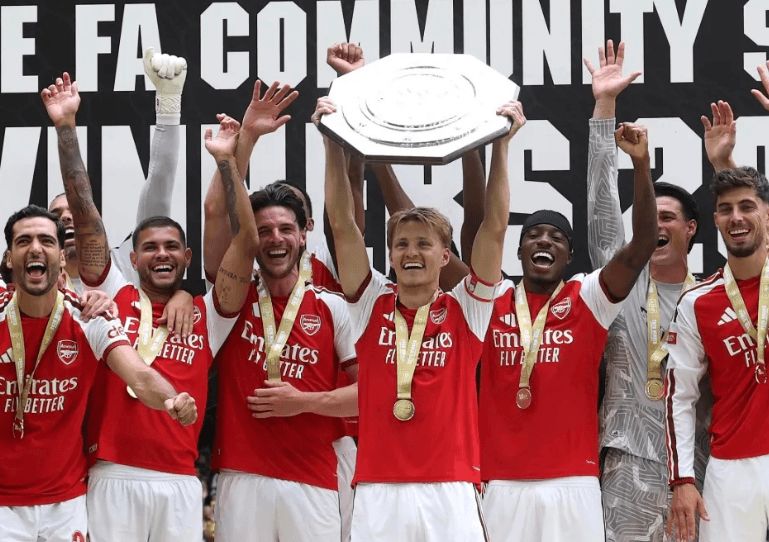 Arsenal zdobywa swój 18. tytuł Tarczy Wspólnoty, co stanowi mocne rozpoczęcie nowego sezonu!