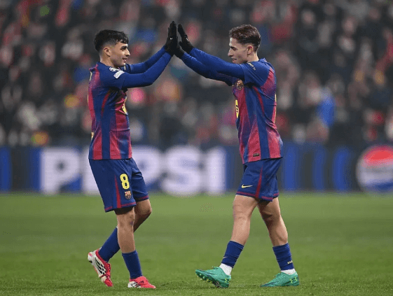 Barcelona nie awansowała bezpośrednio! Pedri będzie pauzował przez miesiąc