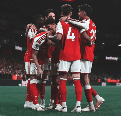 Zwycięstwo Arsenalu 3:0 rozpoczyna obronę tytułu